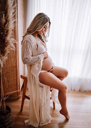 Natural maternity photography in Bundaberg